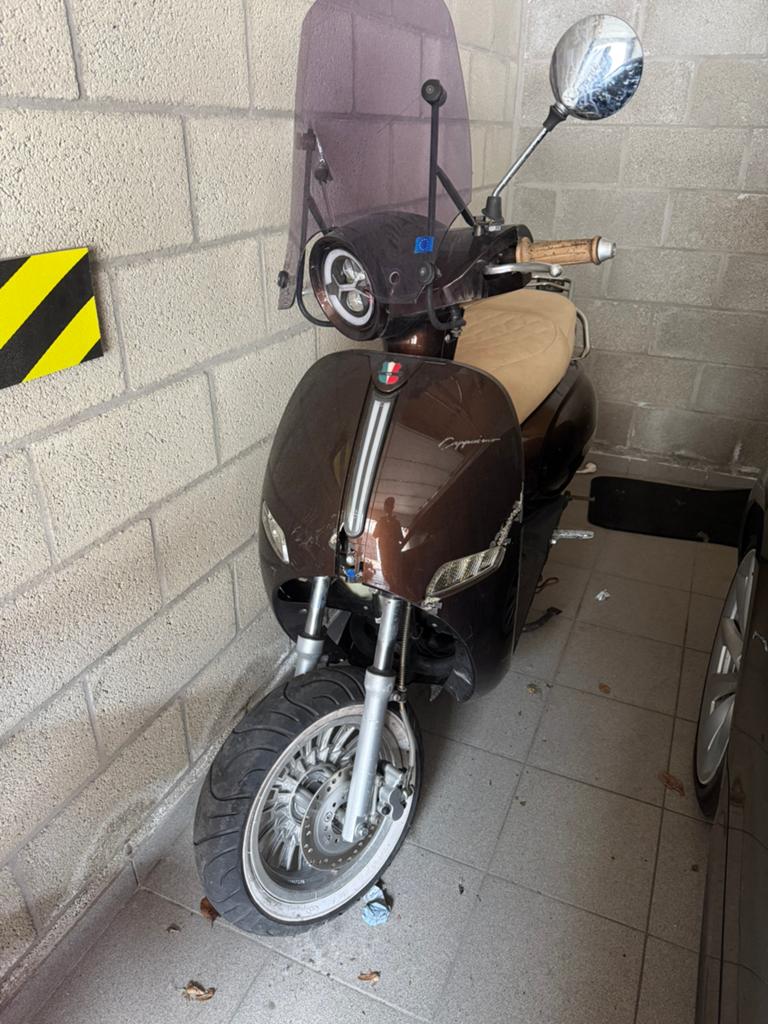 Scooter GTS cappucino 50cc 8.700km 2023, Vélos & Vélomoteurs, Enlèvement ou Envoi, Comme neuf