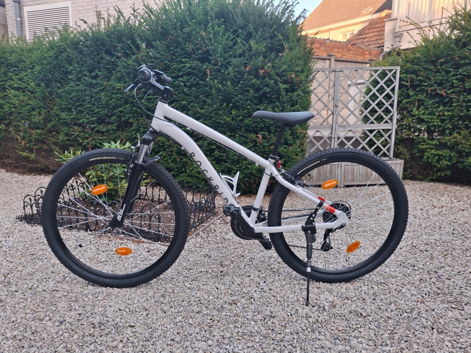 Mooie witte Rockrider EXPL 50 MTB met computer - Maat ( M ), Frein sur jante, 24 pouces ou plus, Comme neuf, Enlèvement