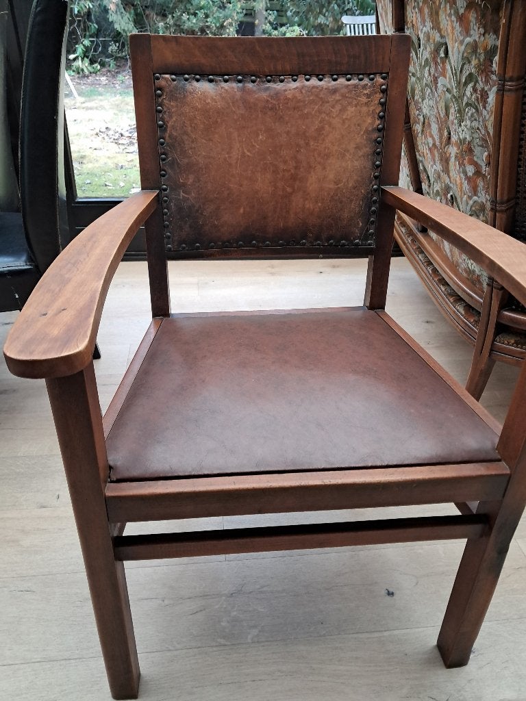 Oude stoel met armleunen, Ophalen, Gebruikt, Bruin, Hout