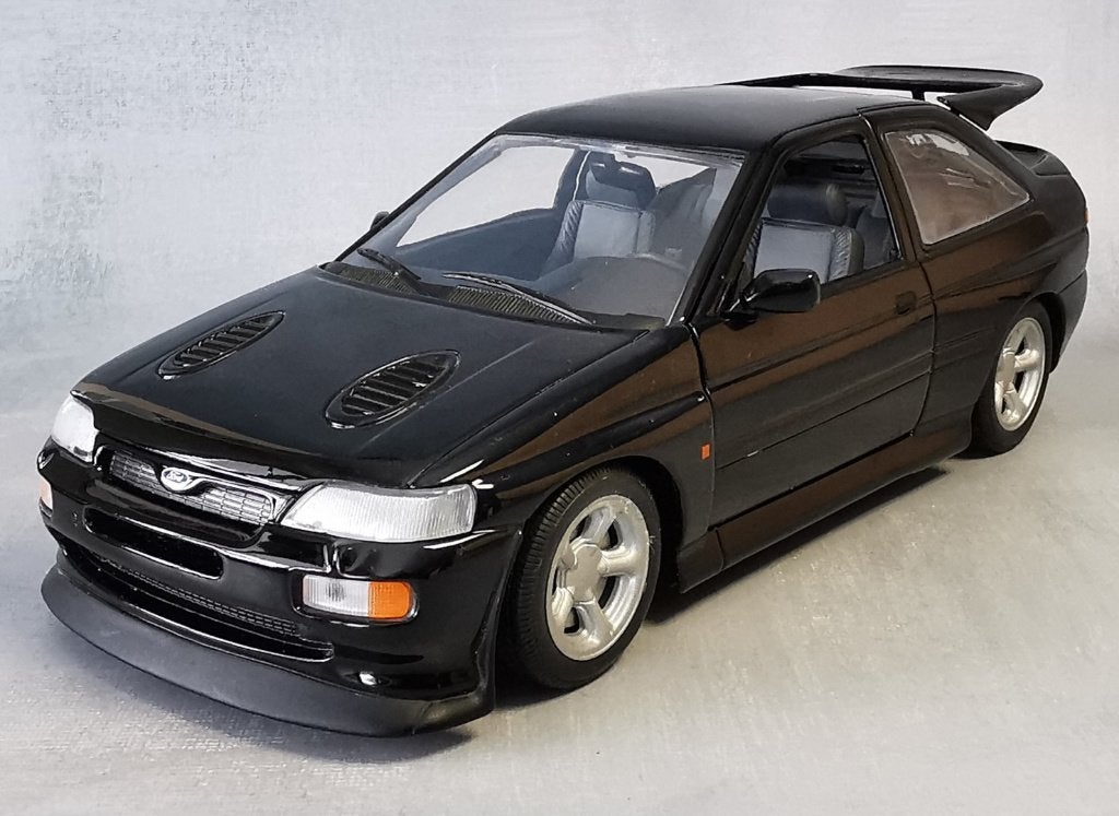Modèles UT 1/18 - Ford Escort RS Cosworth 1994 (noir), Hobby & Loisirs créatifs, Enlèvement ou Envoi, Comme neuf, Voiture, UT Models