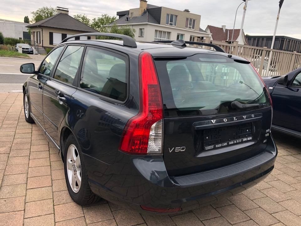 Volvo V 50 Diesel van 2010, Auto's, Volvo, https://public.car-pass.be/vhr/acbc4a08-fed7-4cbb-b0e8-df2c743f44f2, Euro 5, Zwart