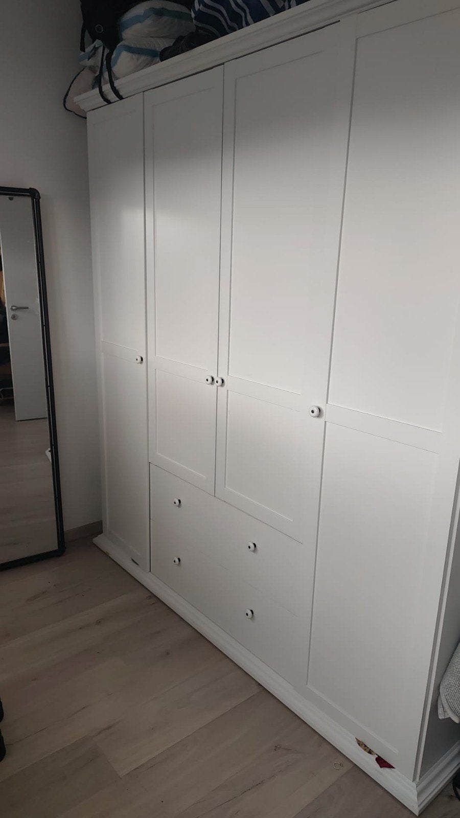 grote 4 deur kleerkast, Ophalen, Zo goed als nieuw