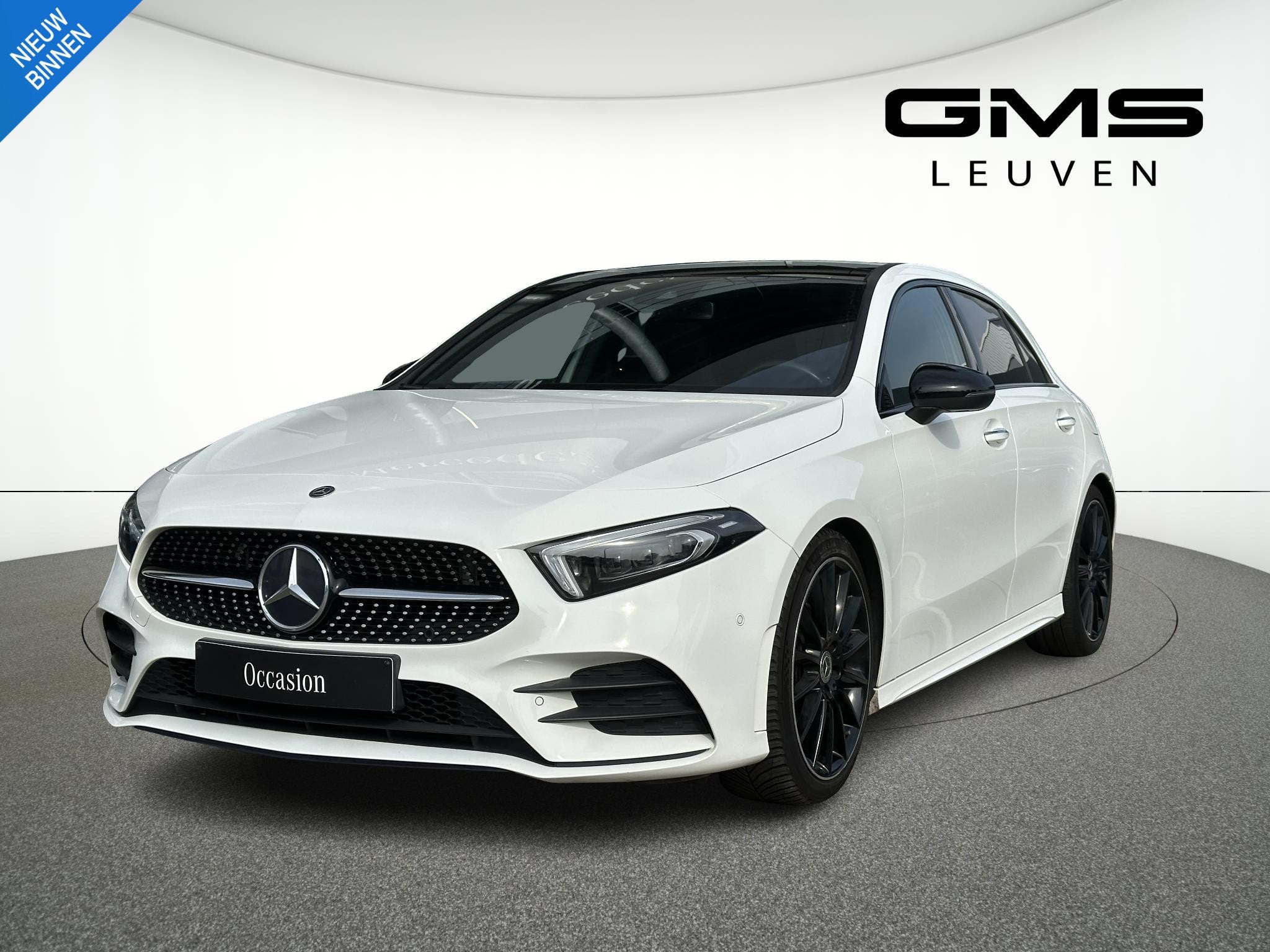 Mercedes-Benz A-Klasse A 180 AMG Line *Pano dak*, Auto's, Stof, Zwart, 136 pk, Bedrijf