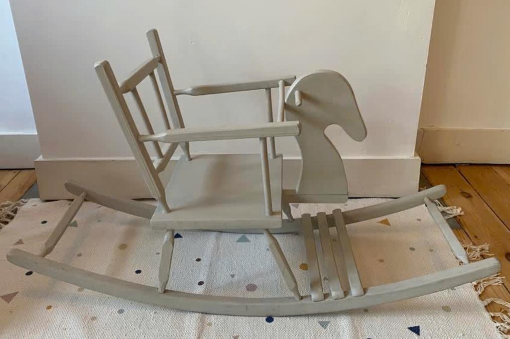 Cheval a bascule en bois, Enlèvement, Utilisé