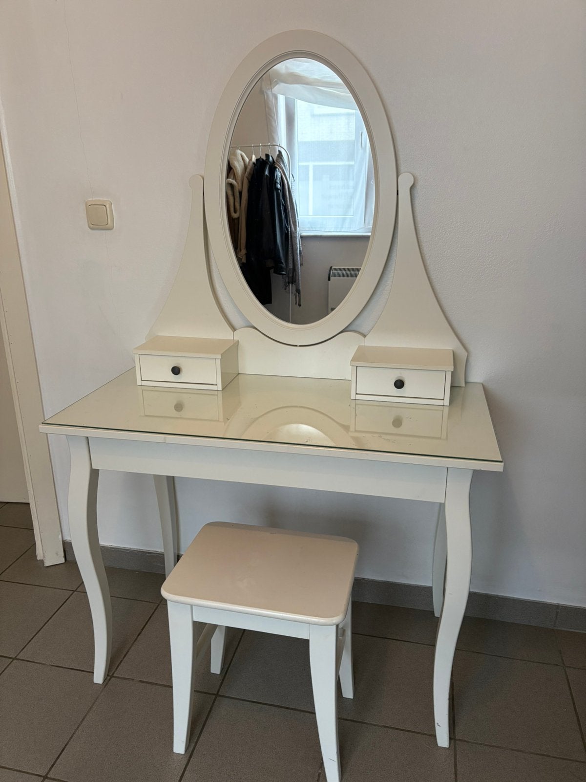 Kaptafel met stoeltje, Ophalen, Zo goed als nieuw