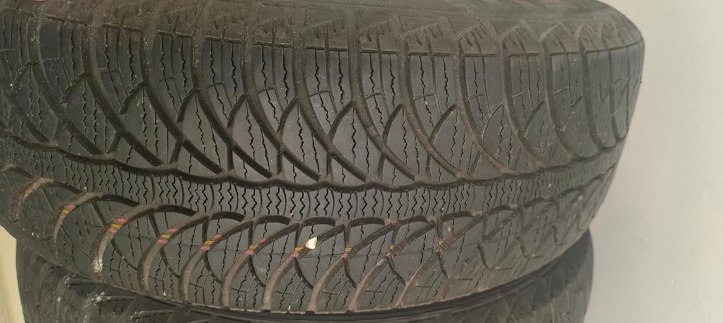 Velgen en banden, Auto-onderdelen, Banden en Velgen, Band(en), All Season, 15 inch, 195 mm, Personenwagen, Gebruikt, Ophalen
