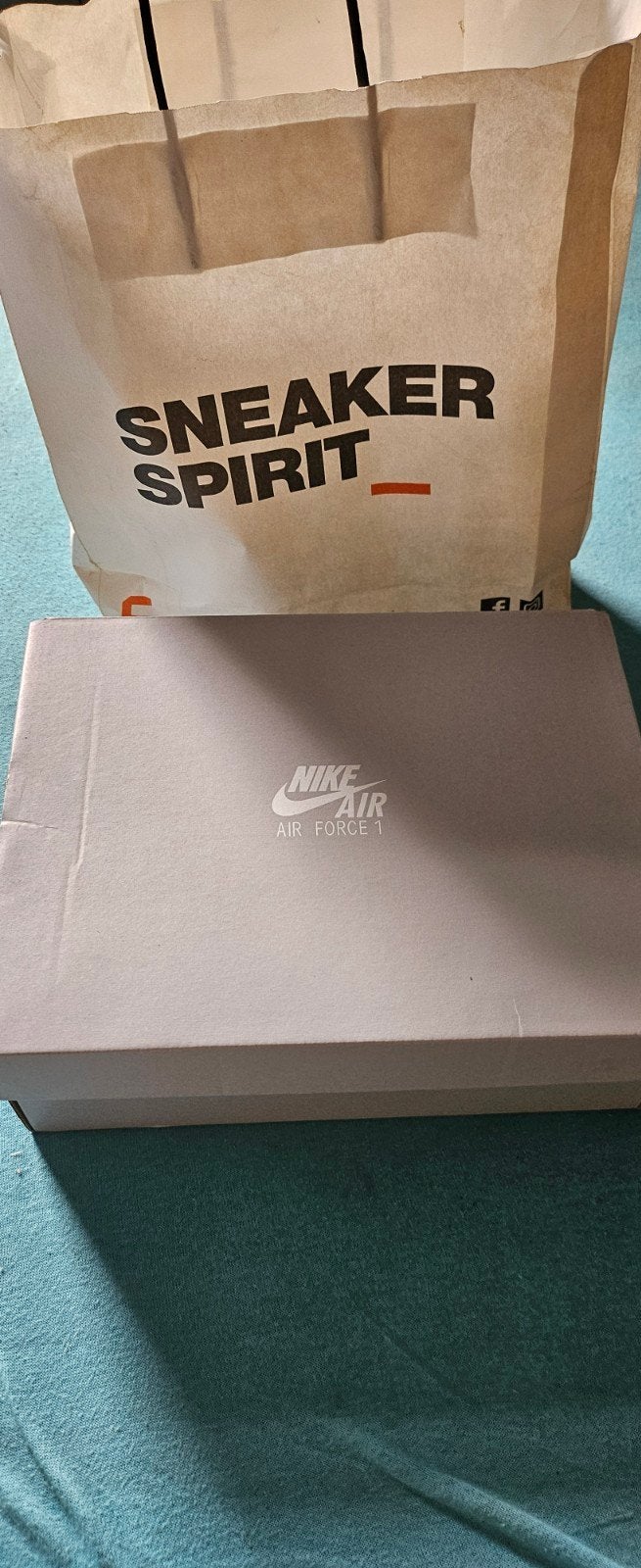 A vendre 40e nike air force 1 lv8 noir et blanc neuf 37,5, Enlèvement
