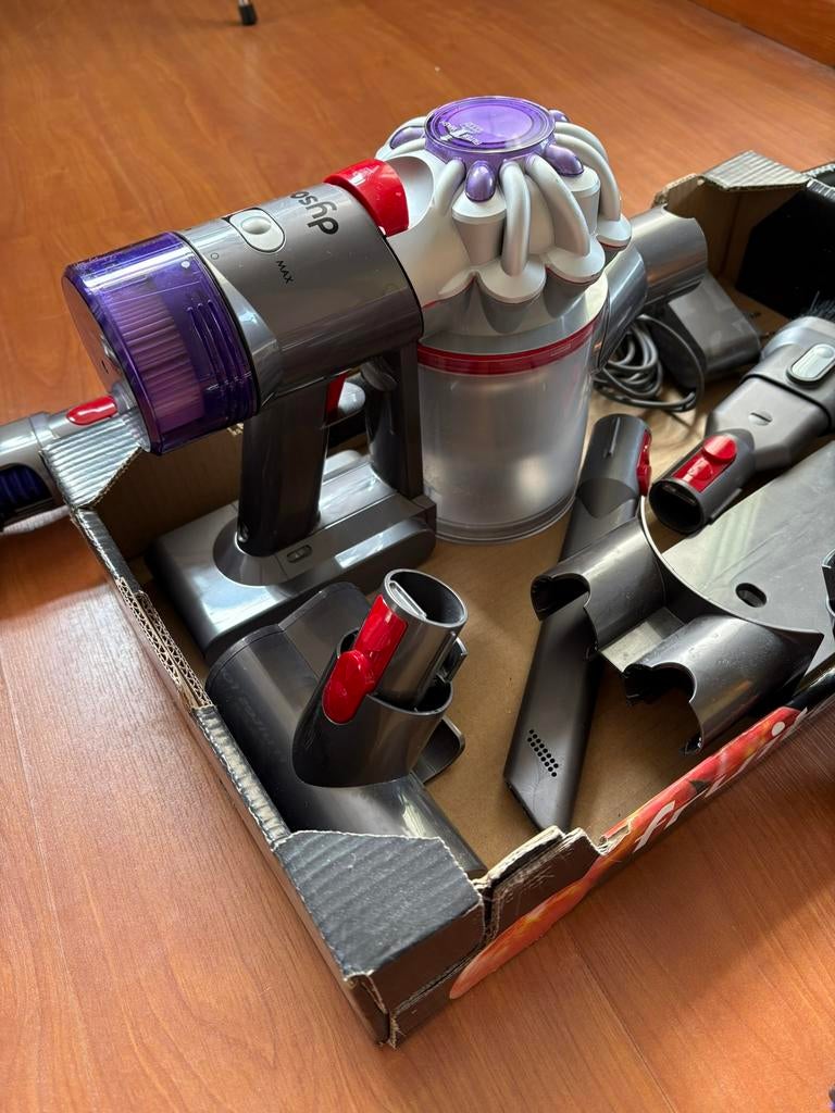 Dyson V8 Absolute, Enlèvement, Comme neuf, Dyson