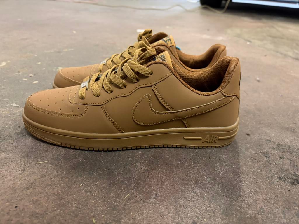 Nike pointure 43, Vêtements | Hommes, Chaussures, Enlèvement ou Envoi, Comme neuf