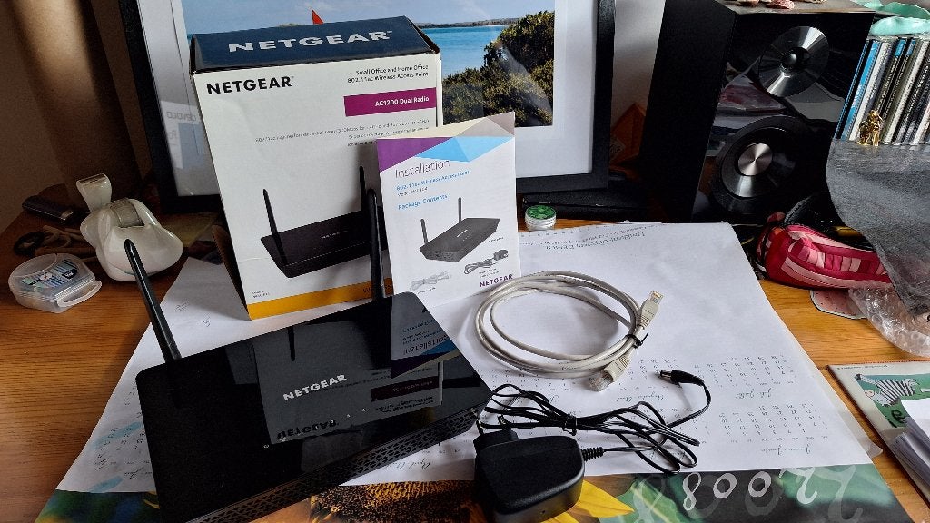 Router wifi Netgear AC 1200 Dual, Ophalen of Verzenden, Zo goed als nieuw, Router met modem, Netgear