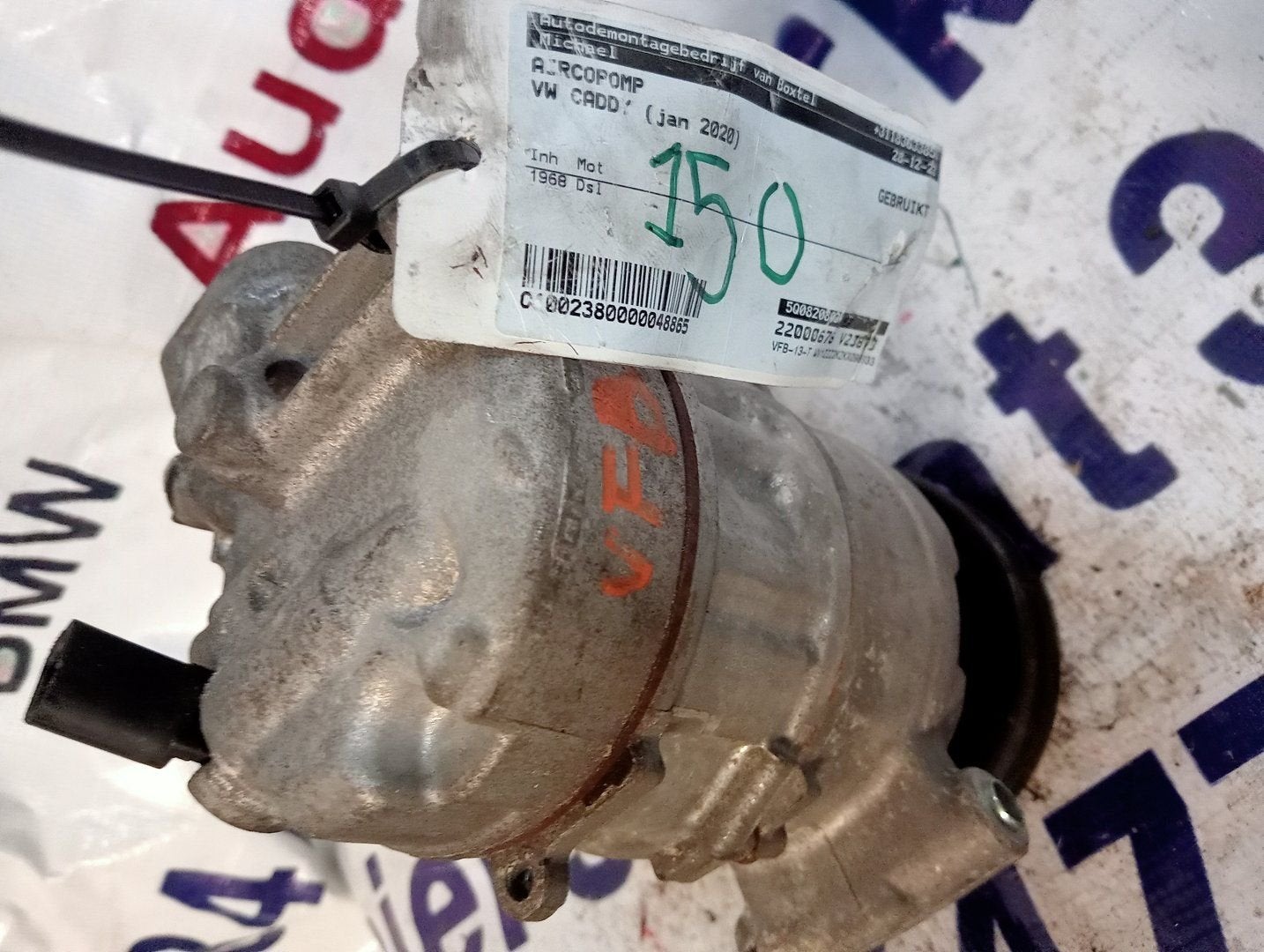 Volkswagen Caddy III aircopomp 5K0820803E, Gebruikt, -, Volkswagen, -