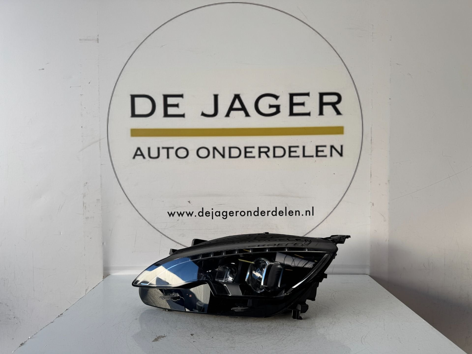 Phare LED gauche pour Peugeot 308 2 T9 9677832480, Autos : Pièces & Accessoires, Taurusavenue 1
2132 LS  Hoofddorp, NL, Contact.group@renault.com