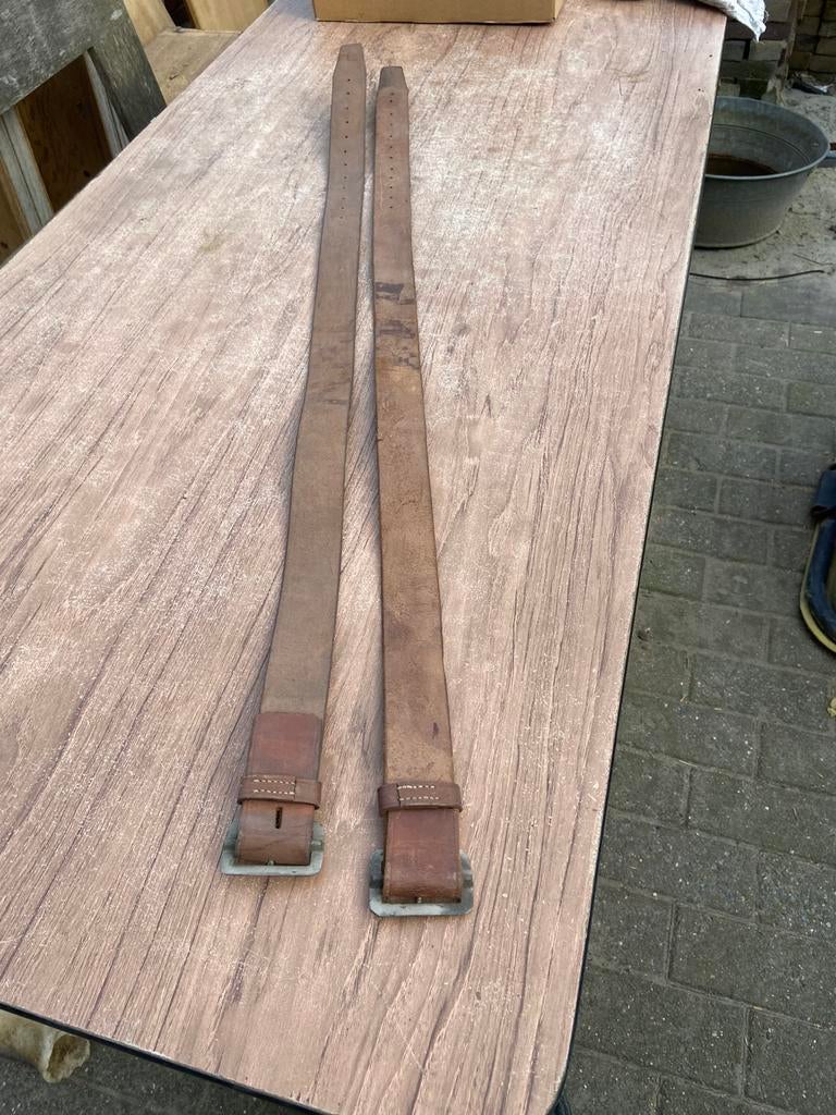 3 ledere riemen Belgische leger, Ophalen