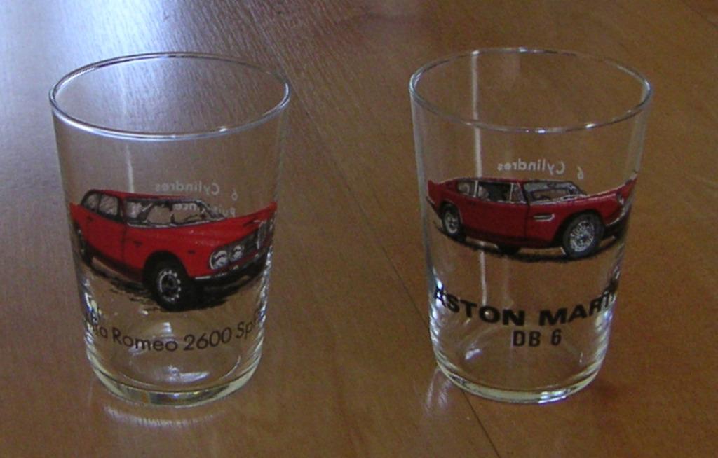 2 verres voitures ASTON MARTIN ALFA ROMEO, Collections, Enlèvement ou Envoi, Utilisé, Verre à eau