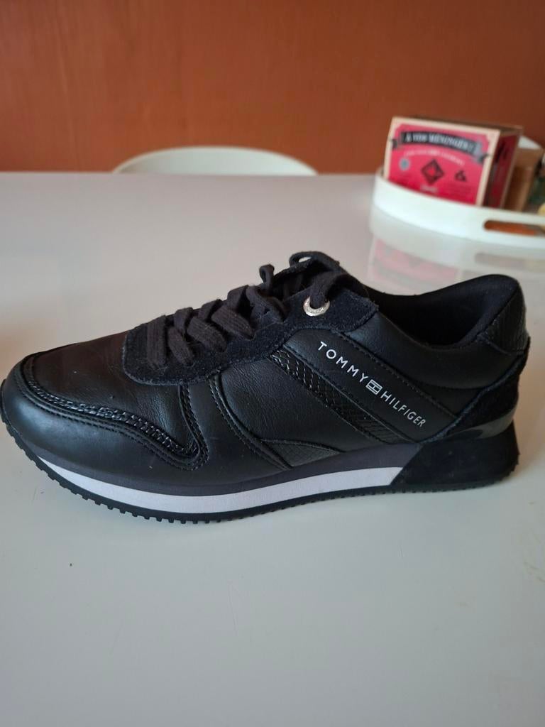 Sneakers femme Tommy Hifiger taille 38, Enlèvement ou Envoi, Blanc