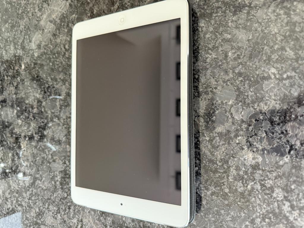 Apple retina tablet, Informatique & Logiciels, Apple iPad Tablettes, Enlèvement ou Envoi, Comme neuf, Blanc, 7 pouces ou moins