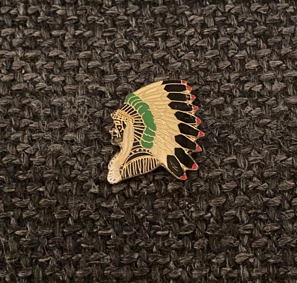 PIN - NATIVE AMERICAN - INDIAAN - AMERICAIN DE NAISSANCE, Verzenden, Gebruikt, Overige onderwerpen, Speldje of Pin