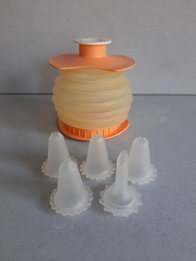 Tupperware 'Squeeze it' slagroomspuit met 5 spuitmondjes, Ophalen, Zo goed als nieuw
