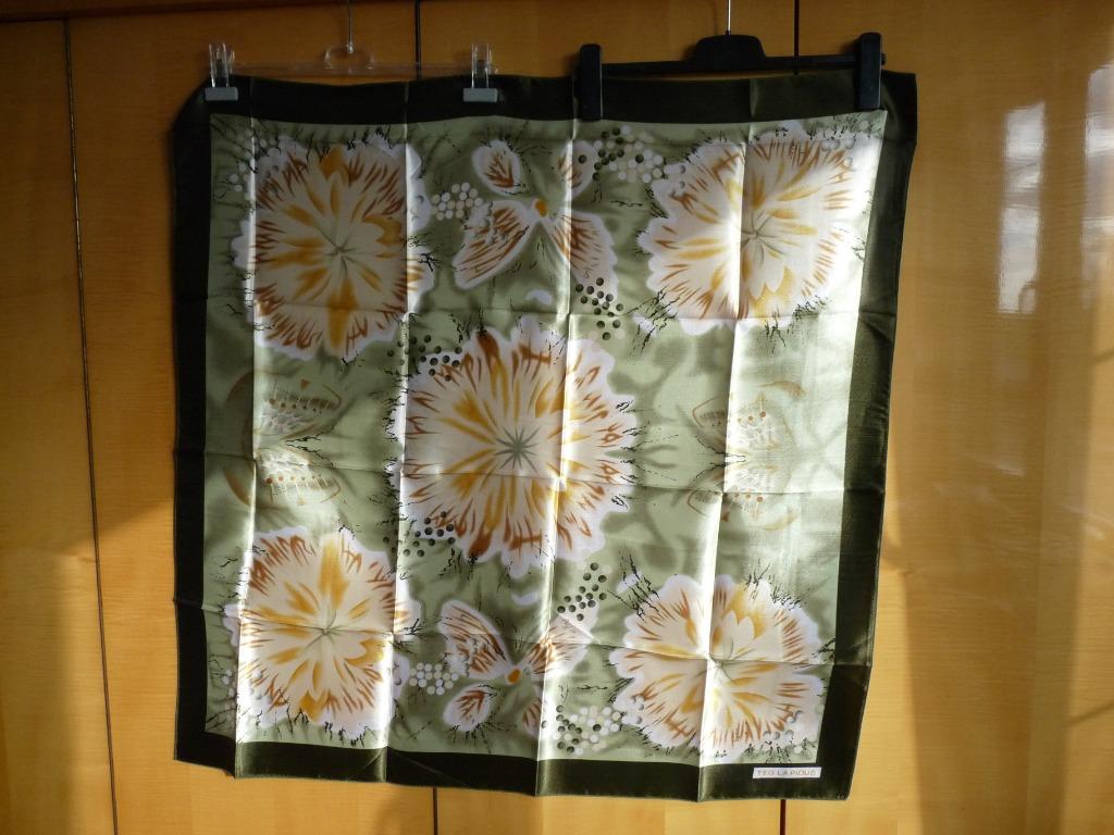 Grand foulard Ted Lapidus 90x90 cm  Polyester   Neuf, Ted Lapidus, Enlèvement ou Envoi, Neuf, Écharpe
