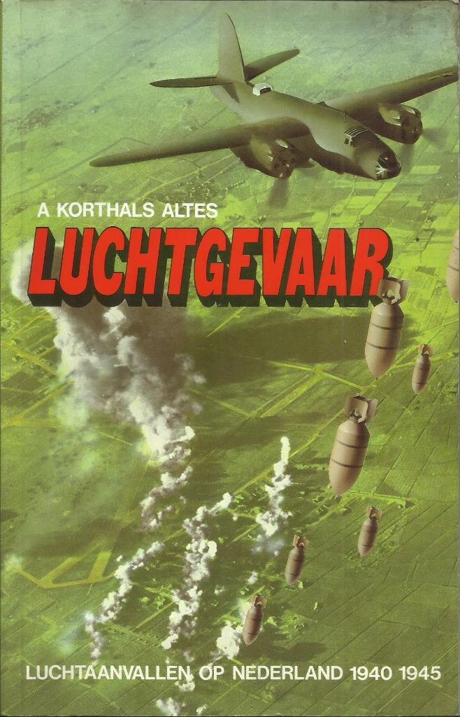 LUCHTGEVAAR - LUCHTAANVALLEN OP NEDERLAND 1940-45, Enlèvement ou Envoi, Comme neuf, Deuxième Guerre mondiale, Autres sujets/thèmes
