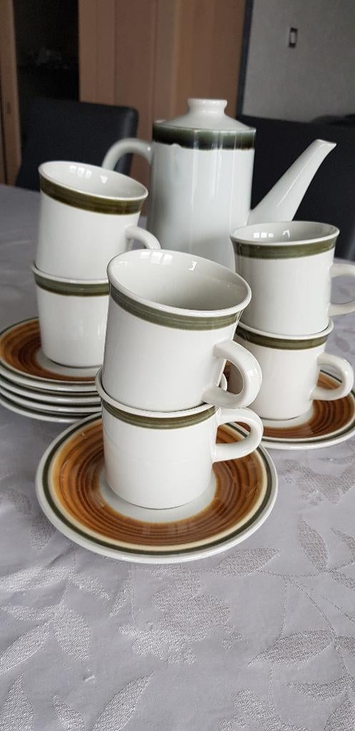 Lot de 6 tasses et sous-tasses et pot au lait, Ophalen, Nieuw