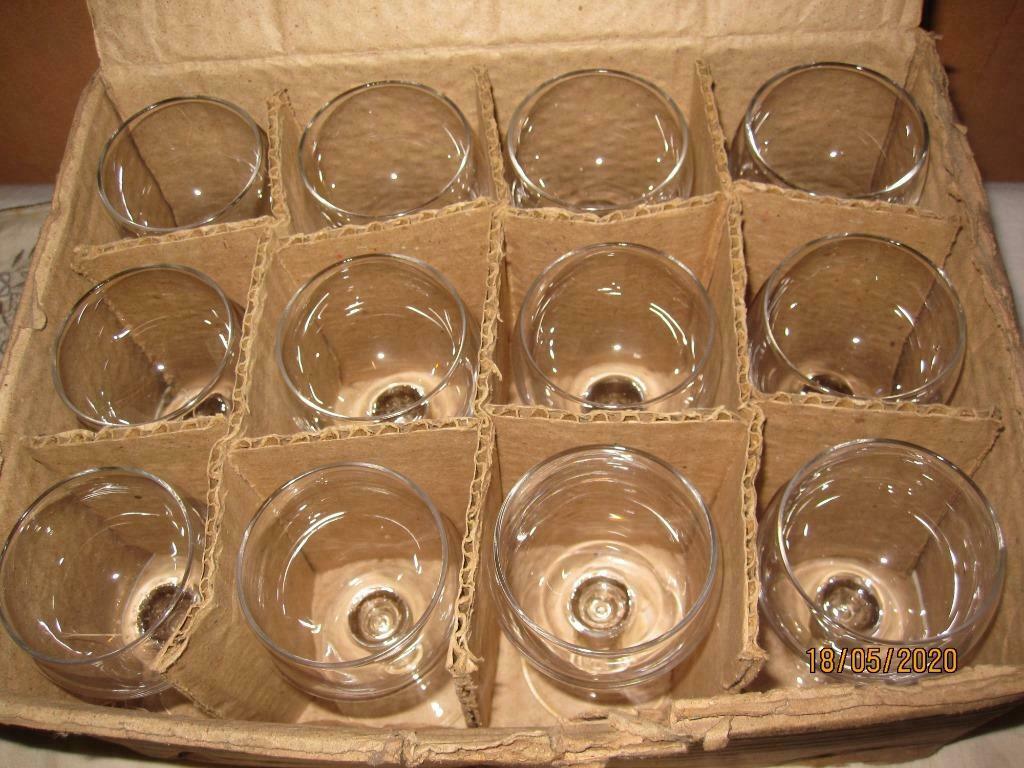 Set van 12 handige bolvormige vintage druppelglazen,op voet, Antiek en Kunst, Ophalen