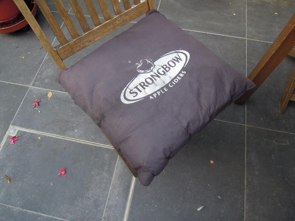 Strongbow Oreiller de cidres de pomme, Enlèvement ou Envoi, Utilisé, Autres types
