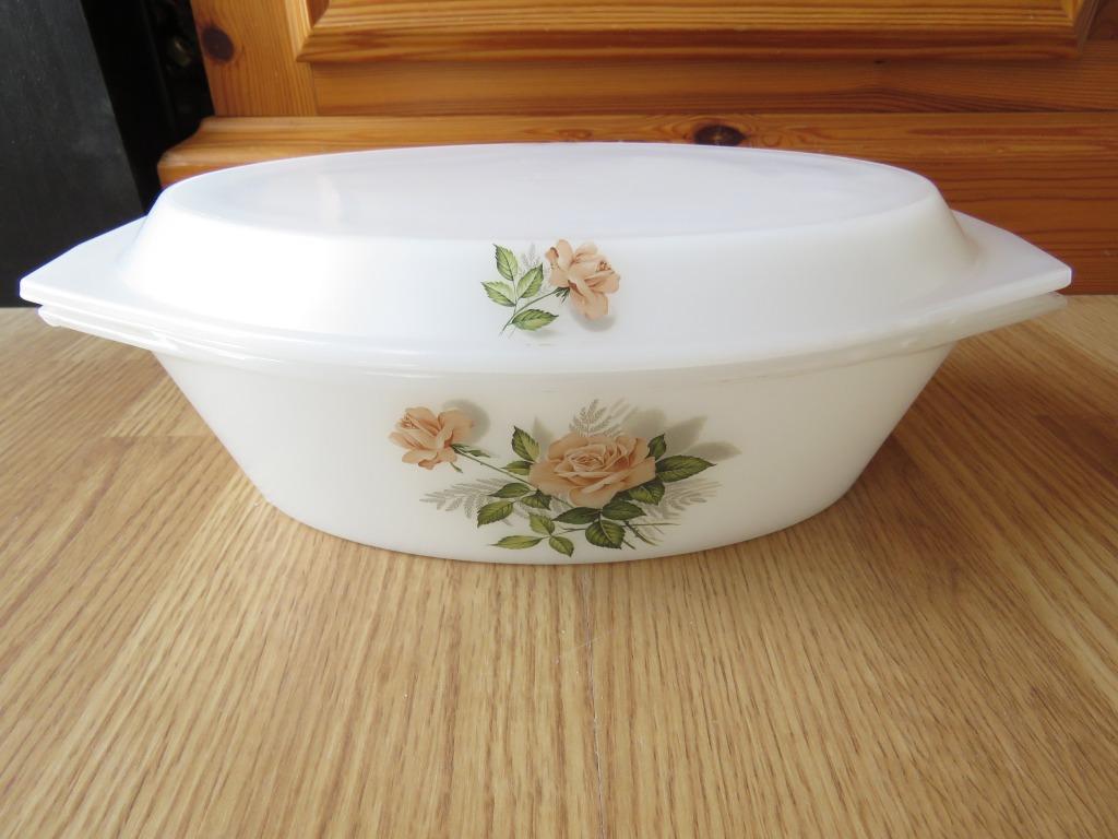 vintage arcopal cocotte plat pour le four motifs de roses, Enlèvement ou Envoi, Comme neuf, Récipient(s)