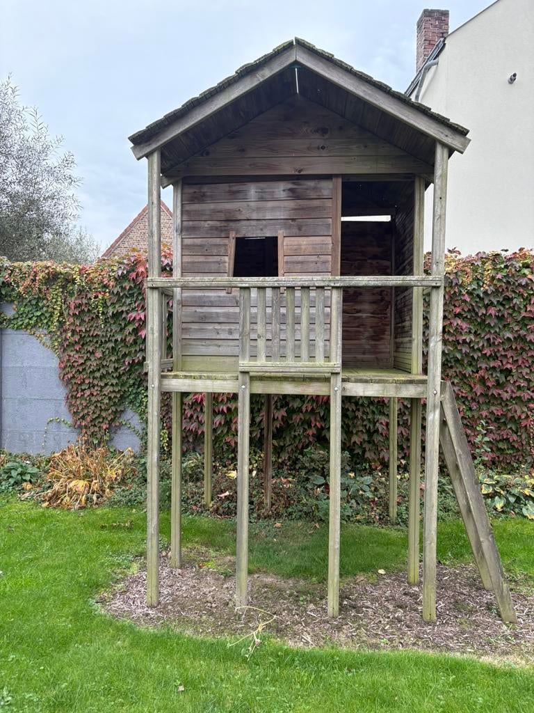 Speelhuisje met rode schuifaf, Ophalen, Zo goed als nieuw