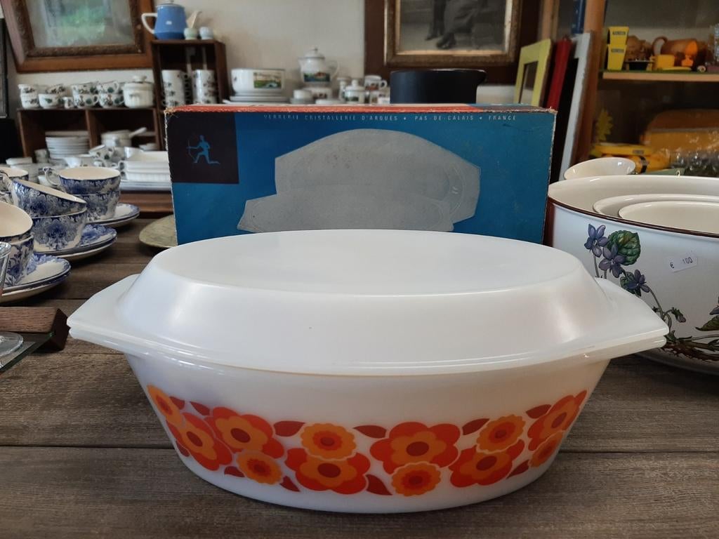 Cocotte ovale avec couvercle Arcopal décor Lotus, Antiquités & Art, Enlèvement ou Envoi