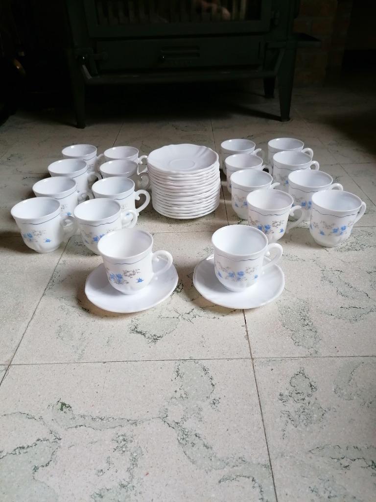Set Arcopal France 18 tasses + 18 sous-verres, Enlèvement