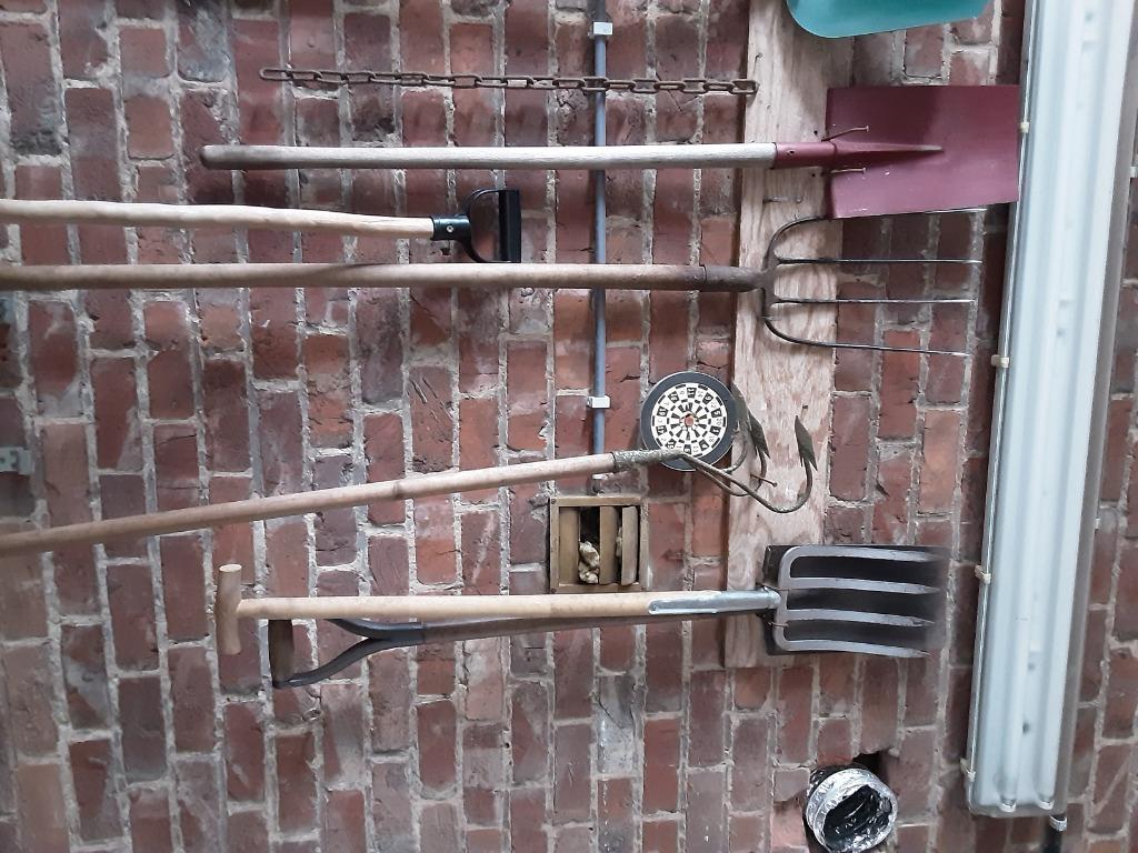 Tuingereedschap 2 spades, 2 rieken, drietand graafklauw, Ophalen, Gebruikt