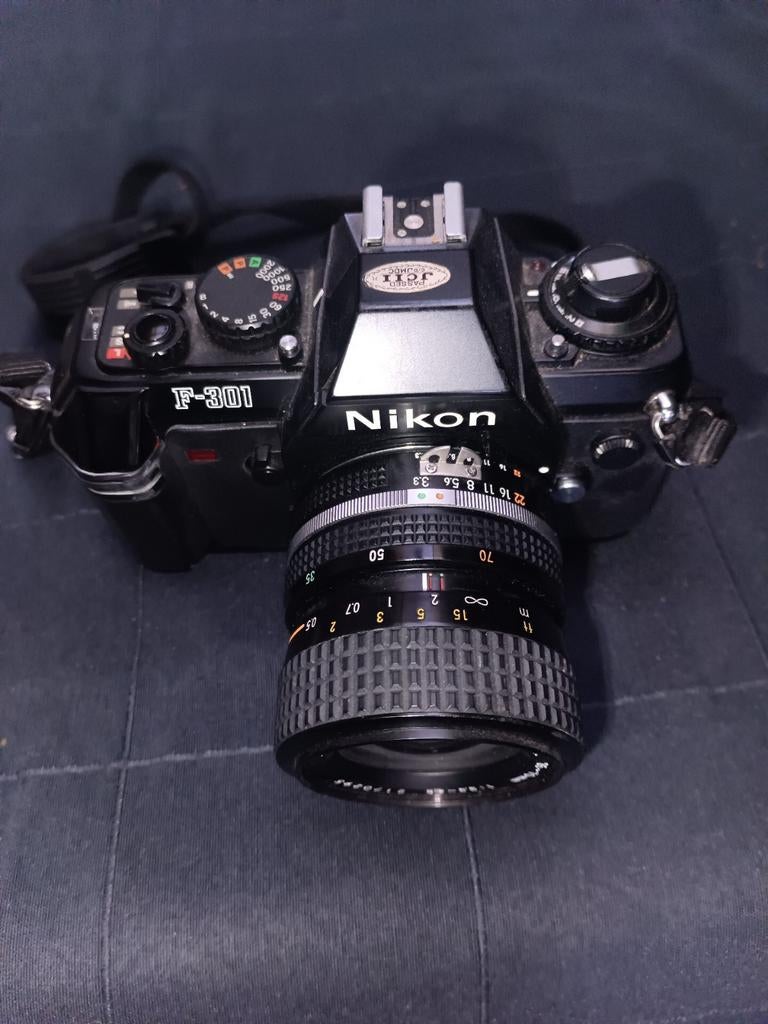 Nikon F-301 met lens 35 -70, Audio, Tv en Foto, Fotocamera's Analoog, Ophalen of Verzenden, Zo goed als nieuw, Nikon