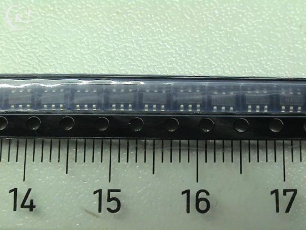 KN0098: 100 of 450st 25LC010AT EEprom Microchip Technology, Ophalen of Verzenden, Nieuw
