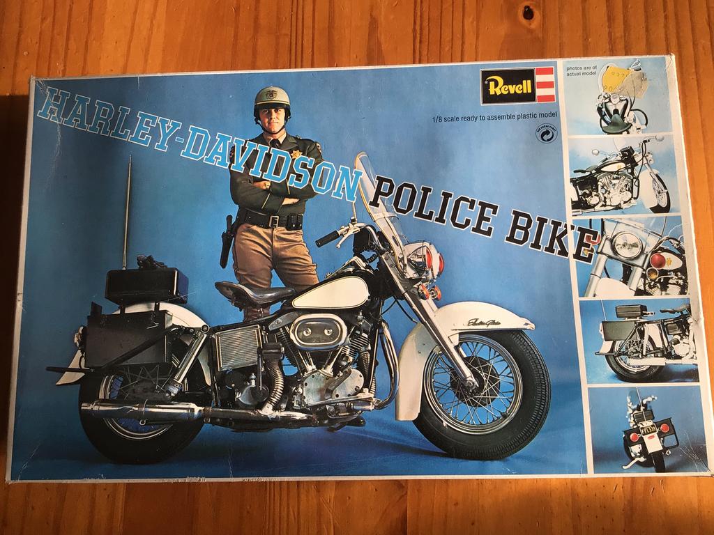 Revell Harley Davidson Police Bike 1/9, Ophalen of Verzenden, Zo goed als nieuw, Revell