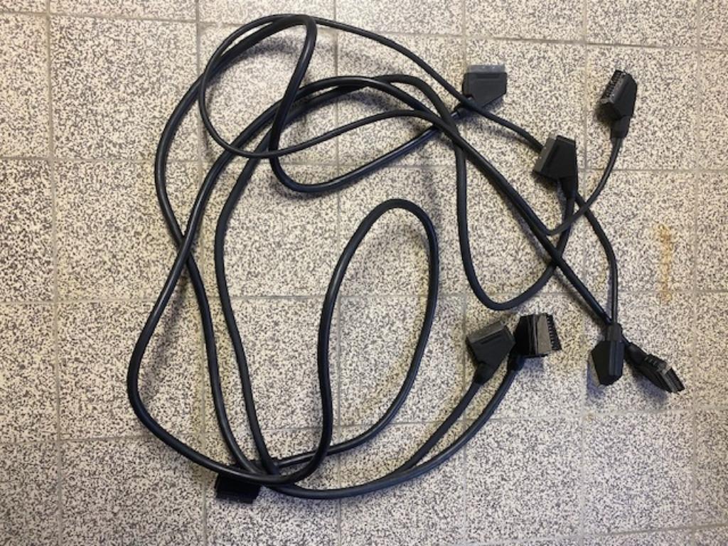 Set van scart kabels, Audio, Tv en Foto, Audiokabels en Televisiekabels, Ophalen, Gebruikt, Minder dan 2 meter, Scartkabel
