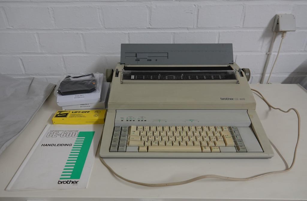 elektrische schrijfmachine Brother EM 200, Enlèvement, Utilisé