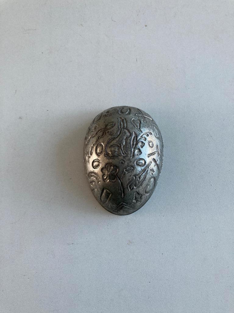 Antiek metalen mal paasei met taferelen konijn, bloemen,, Antiek en Kunst, Ophalen of Verzenden