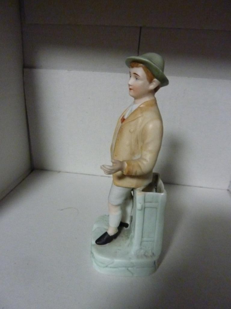 BISCUIT PORCELIJN BEELDJE (echt uniek - handwerk), Ophalen of Verzenden, Zo goed als nieuw, Mens