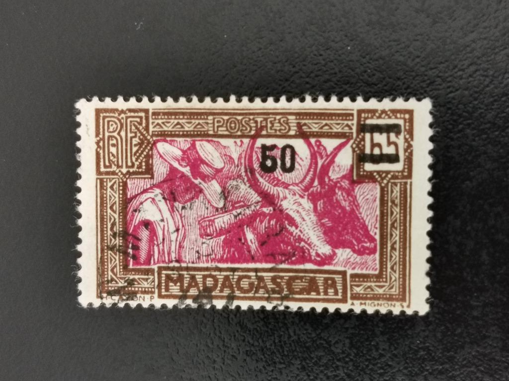 Madagascar 1942 - animaux - zébu - bovins AVEC SURCHARGE, Enlèvement ou Envoi, Autres pays, Affranchi