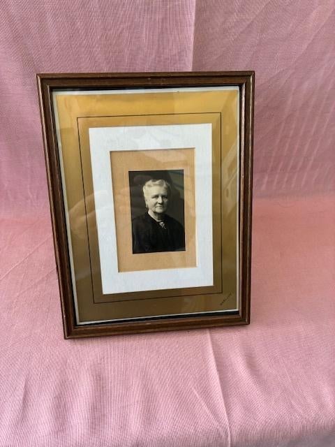 Mooi bruin houten fotokader, dat kan staan en..., Antiek en Kunst, Ophalen of Verzenden