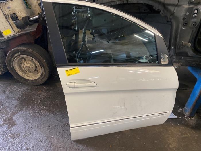 Portière 4portes avant droite d'un Mercedes B-Klasse (650), 3 mois de garantie, Utilisé, Porte, -