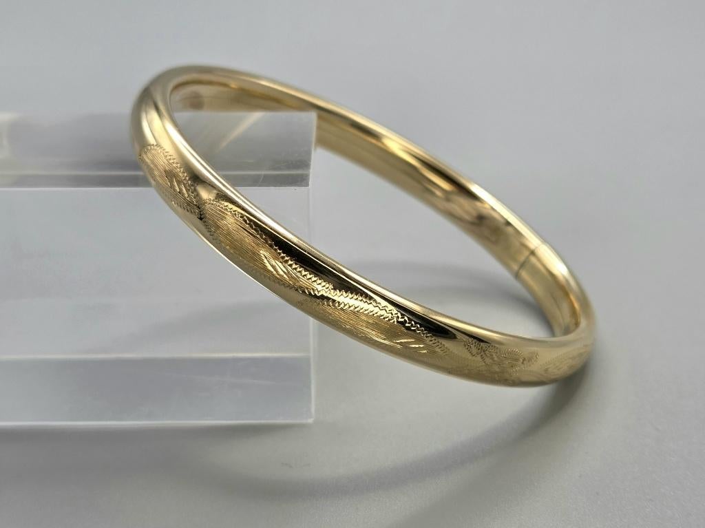 Gouden bewerkte slavenarmband dopsluiting. 2026/88, Handtassen en Accessoires, Armbanden, Zo goed als nieuw, Goud, Goud, Ophalen of Verzenden