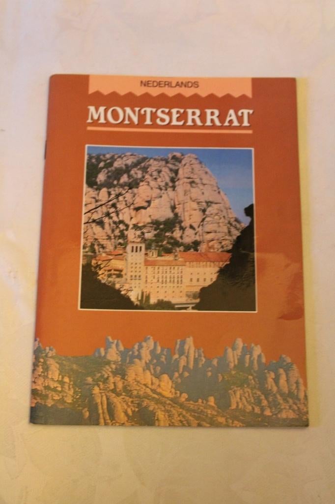 Montserrat Eerste editie Juni 1988, Gelezen, Christendom | Katholiek, Ophalen of Verzenden, J. Cortés Sola