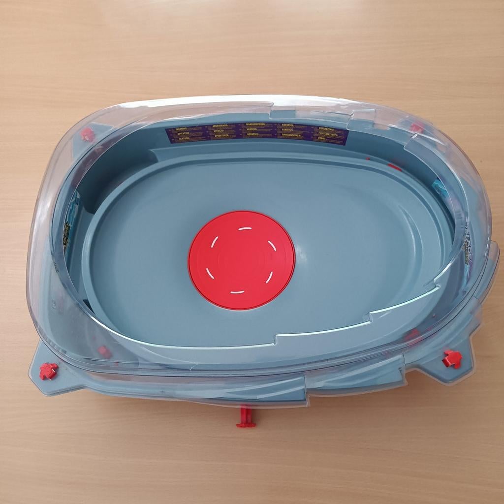 Arène Beyblade motorisée+ toupies, Enlèvement, Comme neuf