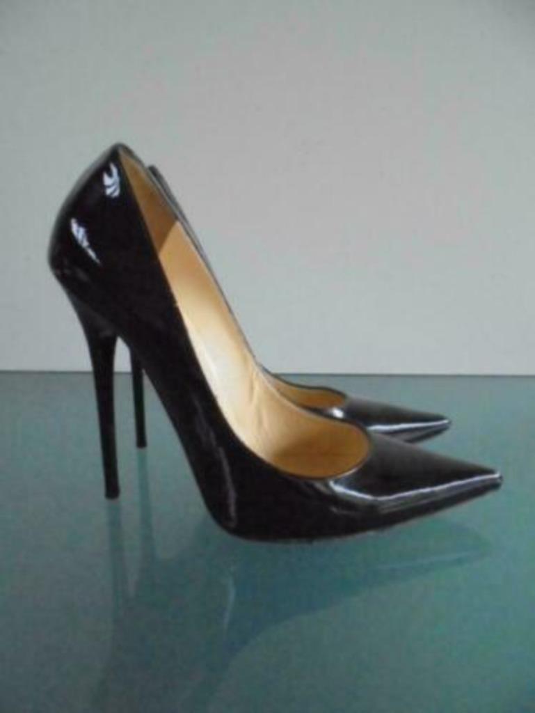 Gratis Verzenden | Jimmy Choo zwart lak hakken 38, Verzenden, Zwart, Zo goed als nieuw, Schoenen met hoge hakken