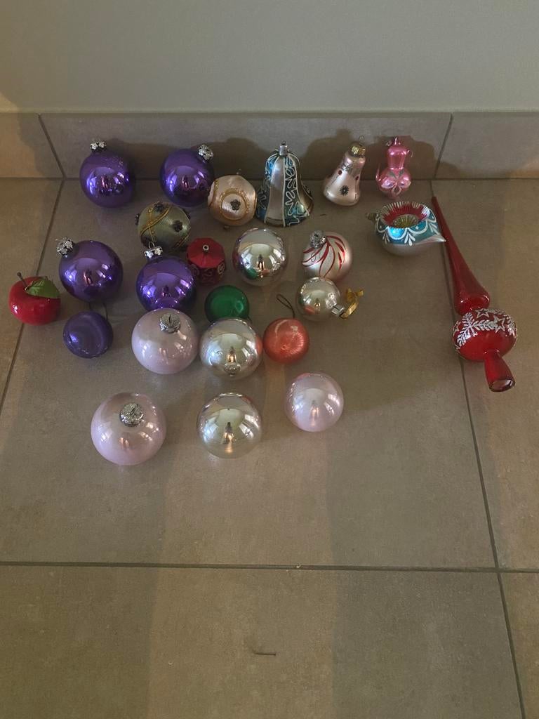 Oude kerstballen en een piek, Diversen, Kerst, Ophalen of Verzenden, Zo goed als nieuw
