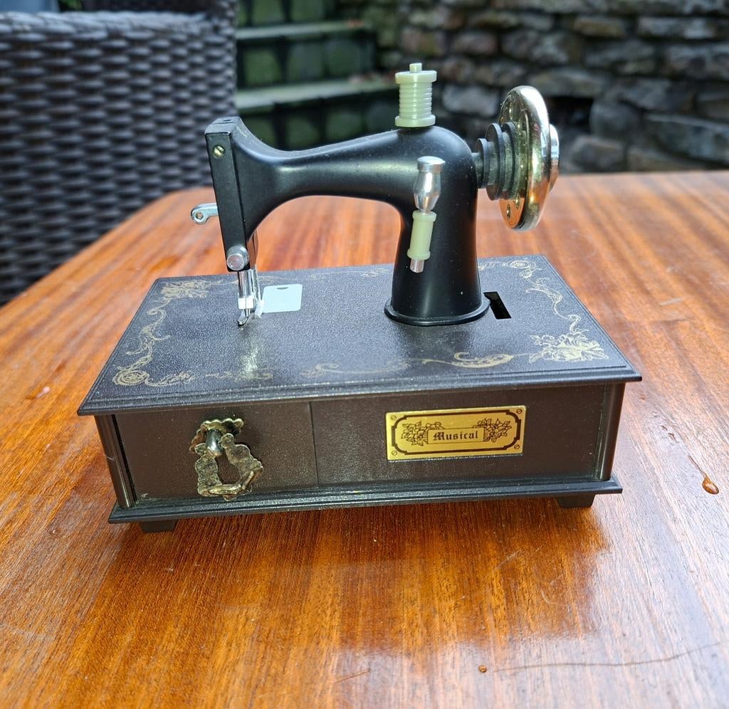 Boite à musique machine à coudre