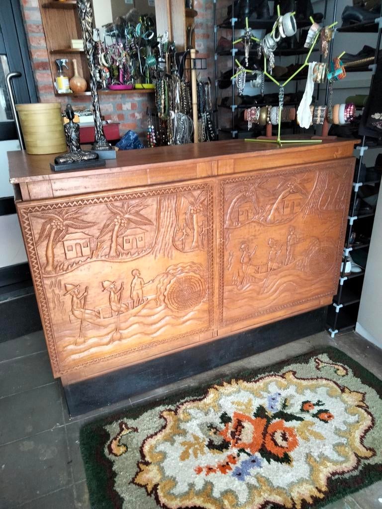 Mooie afrikaanse bar.vooraan gesculpteerde taferelen.opzij., Huis en Inrichting, Barren, Ophalen, Gebruikt