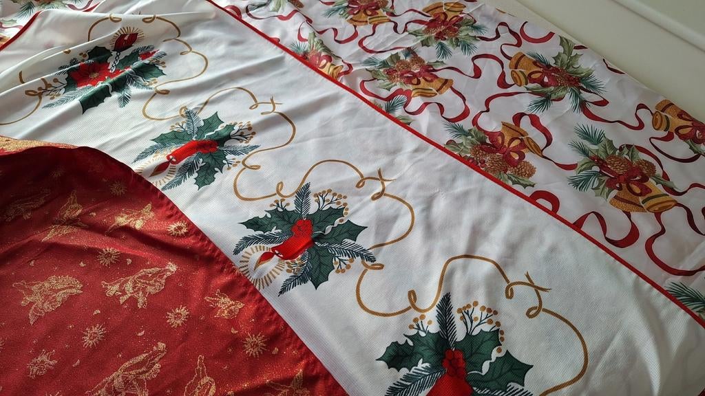Kersttafelkleeds 3 stuks voor 10 € of appart 4 €., Diversen, Kerst, Ophalen of Verzenden, Zo goed als nieuw